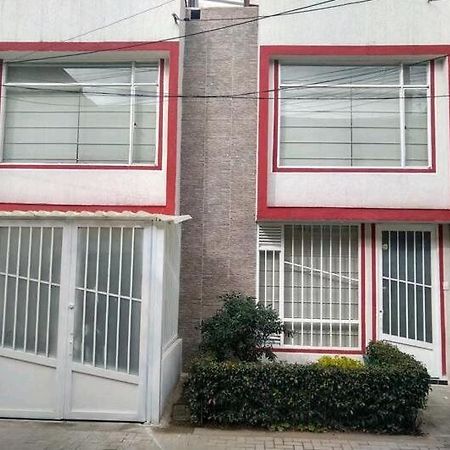 Alojamiento "Como En Casa" Cerca Al Aeropuerto!! Bogotá Dış mekan fotoğraf